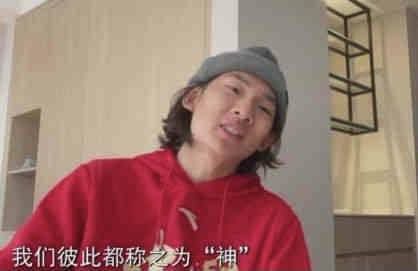 他扒开我的内裤把舌头进去动态图